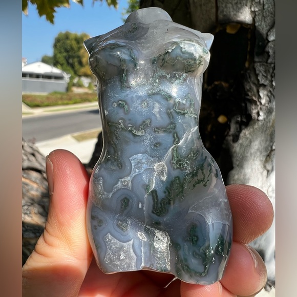 Moss Agate Lady Body With Quartz - Picture 9 of 11